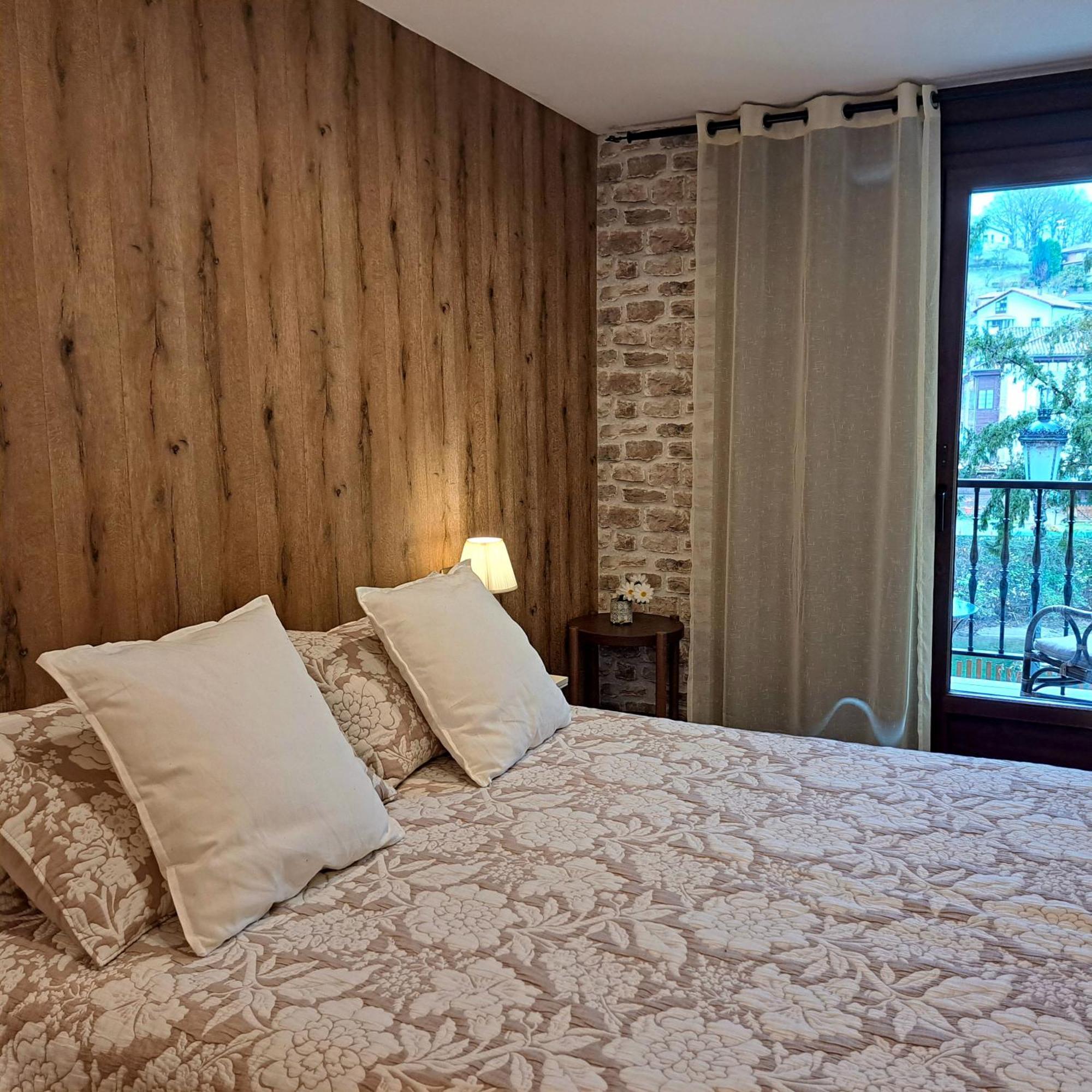 Apartamento Con Terraza Al Puente Romano Onís Exterior foto